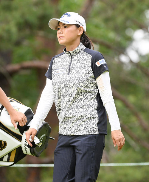 ラウンドする横峯（撮影・滝沢徹郎）