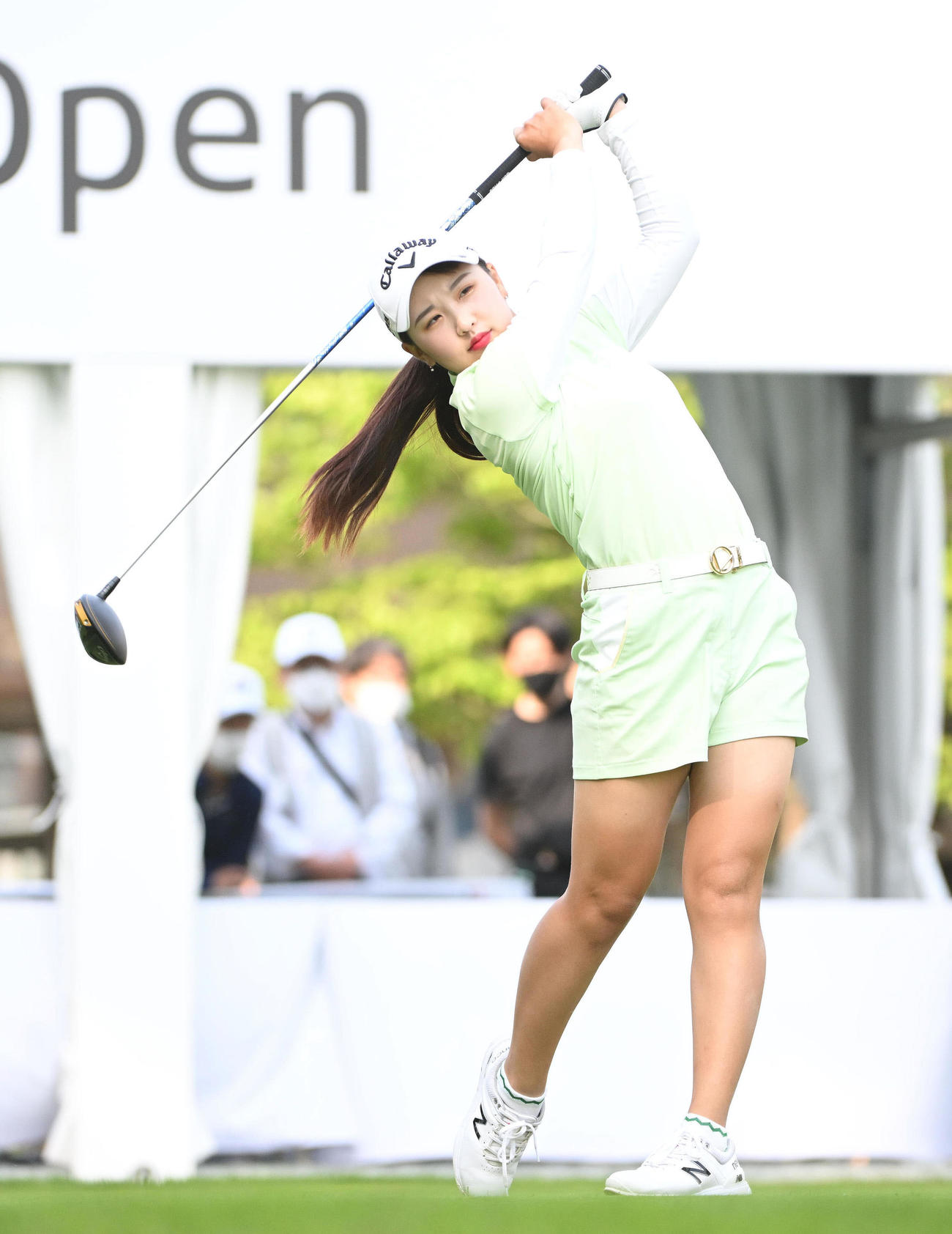 1番、ティーショットを放つリ・ハナ（撮影・滝沢徹郎）