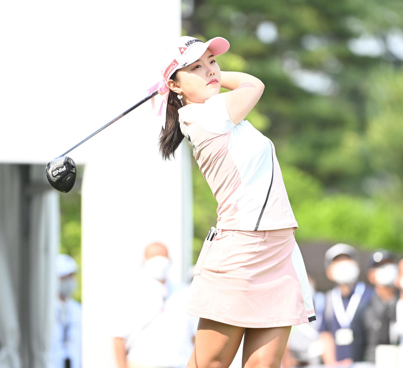 1番、ティーショットを放つセキ・ユウティン（撮影・滝沢徹郎）