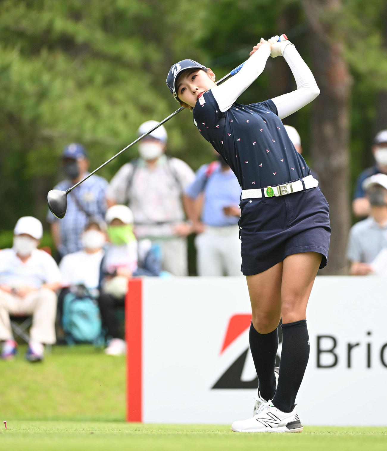 18番、ティーショットを放つ高木（撮影・滝沢徹郎）