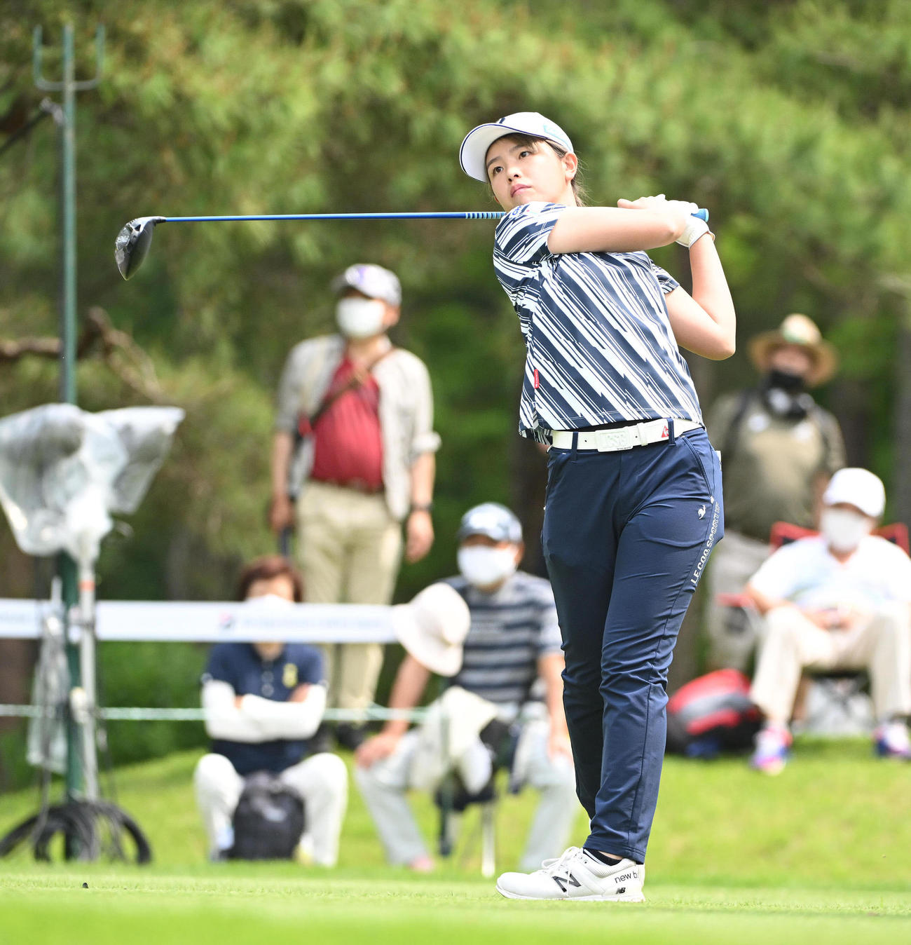 18番、ティーショットを放つ木下（撮影・滝沢徹郎）