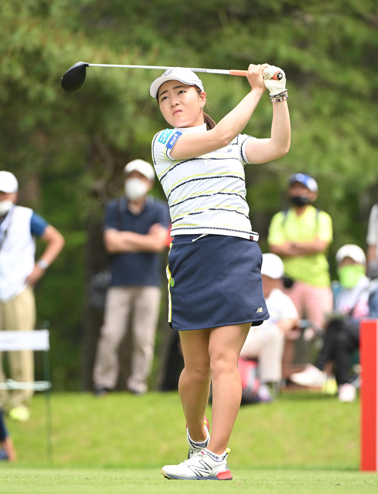 18番、ティーショットを放つ佐藤（撮影・滝沢徹郎）