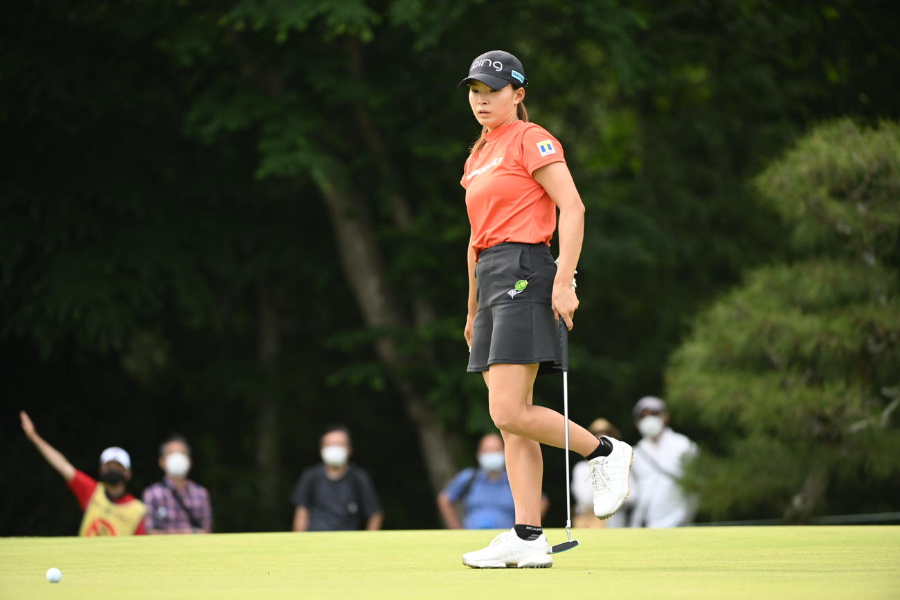 12番、パットを外す渋野日向子（撮影・滝沢徹郎）