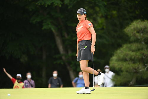 12番、パットを外す渋野日向子（撮影・滝沢徹郎）