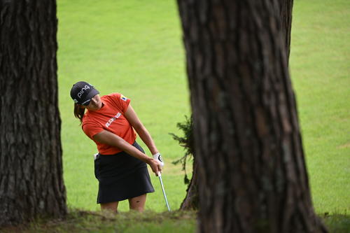 4番、第2打を放つ渋野日向子（撮影・滝沢徹郎）