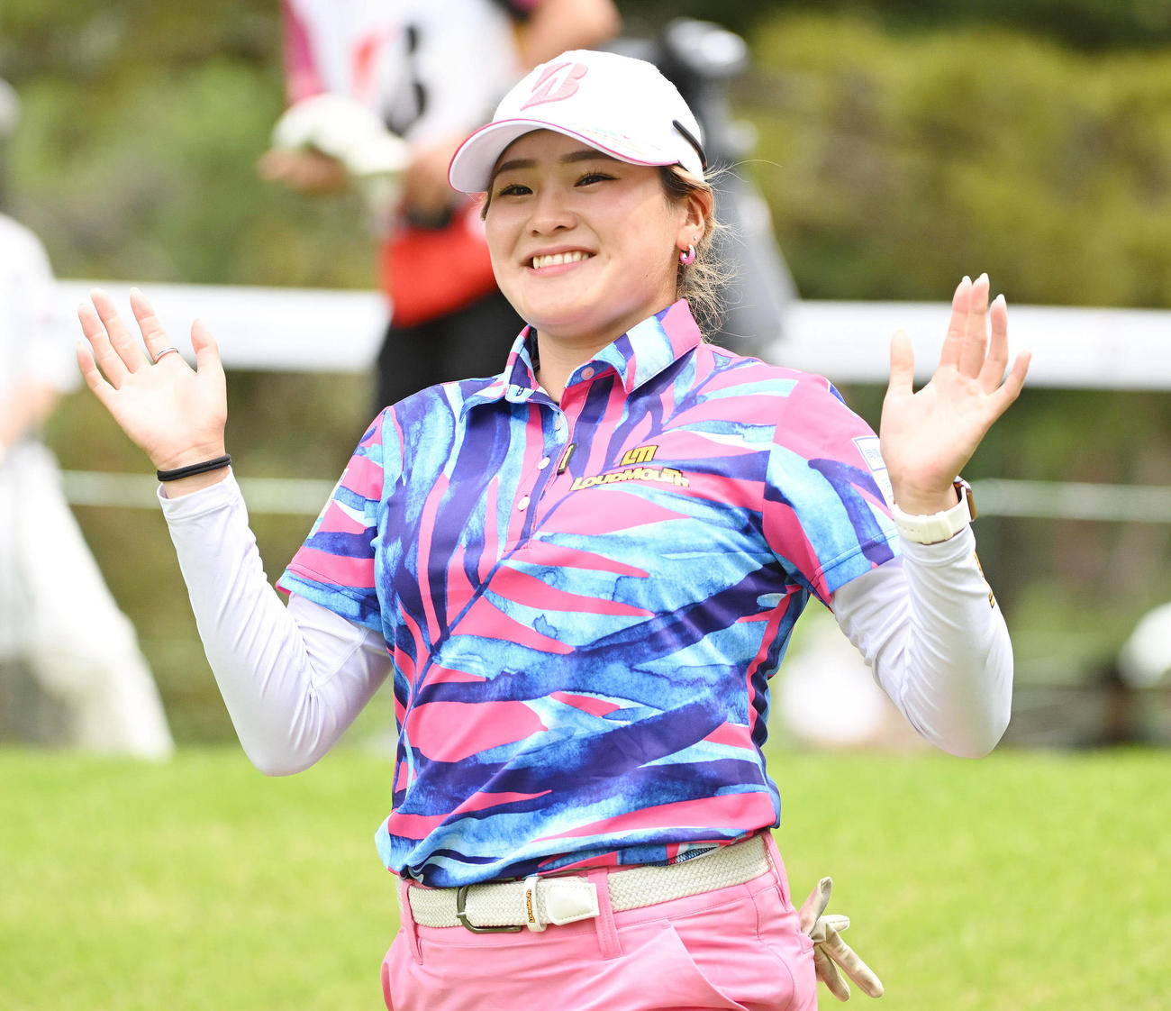 18番、手を振る桑木（撮影・滝沢徹郎）