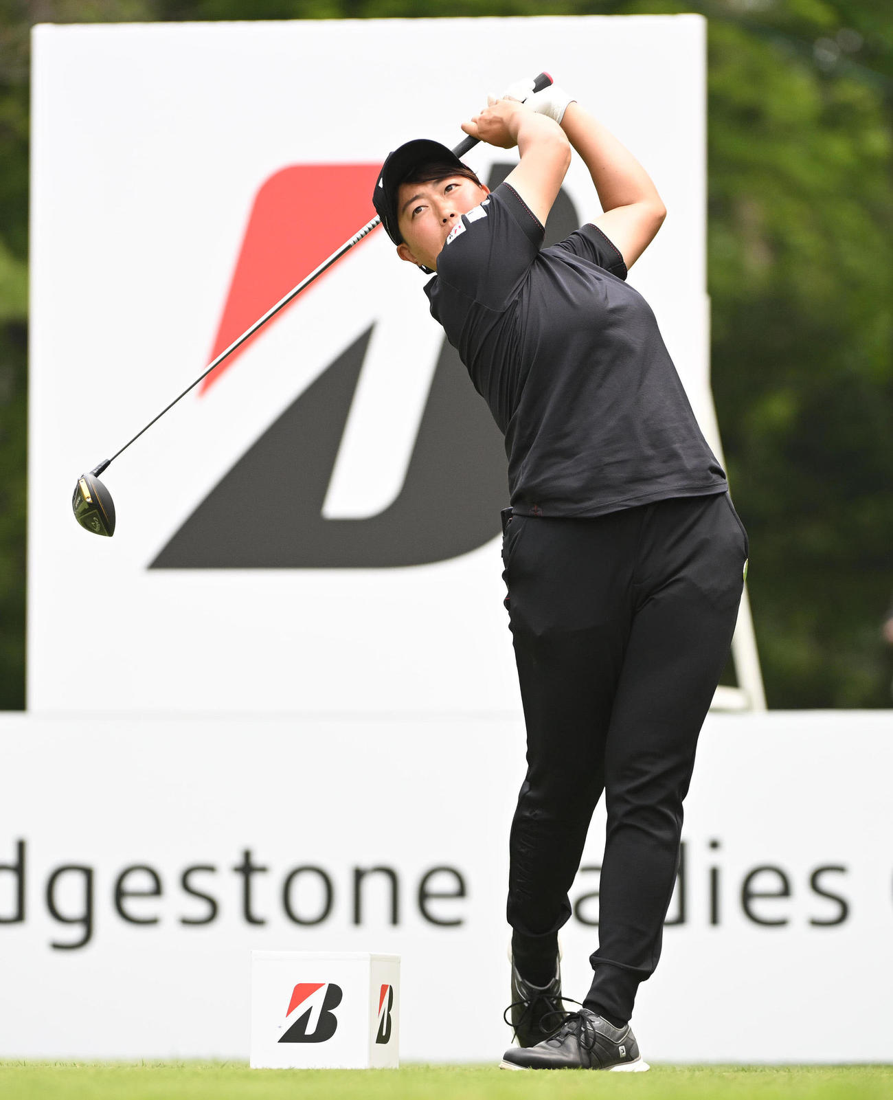 18番、ティーショットを放つ工藤遥加（撮影・滝沢徹郎）