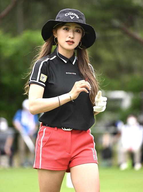ラウンドする臼井麗香（撮影・滝沢徹郎）