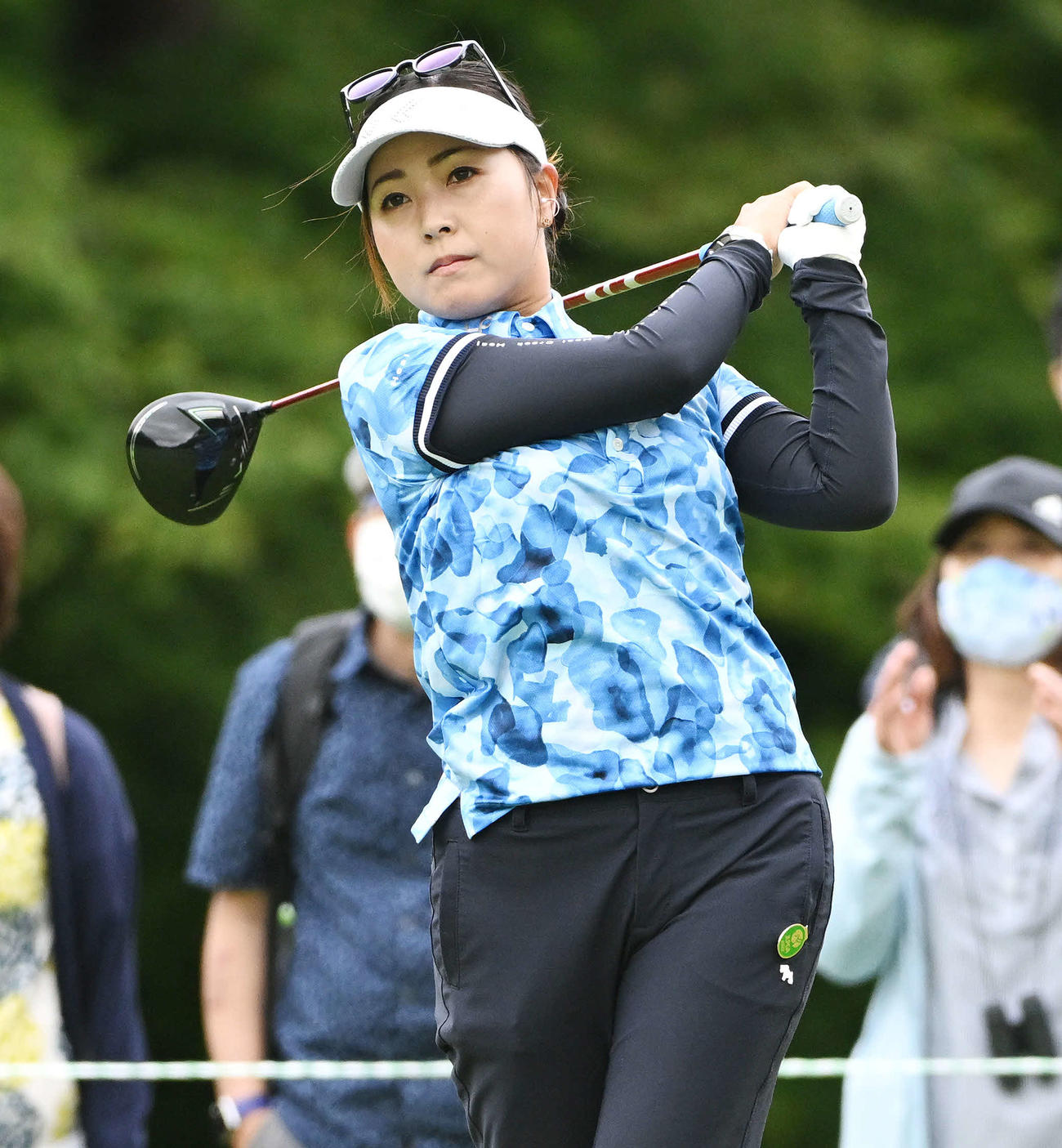 3番、ティーショットを放つ青木（撮影・滝沢徹郎）