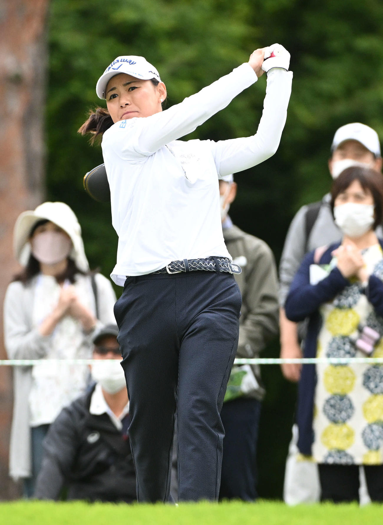 3番、ティーショットを放つ横峯（撮影・滝沢徹郎）