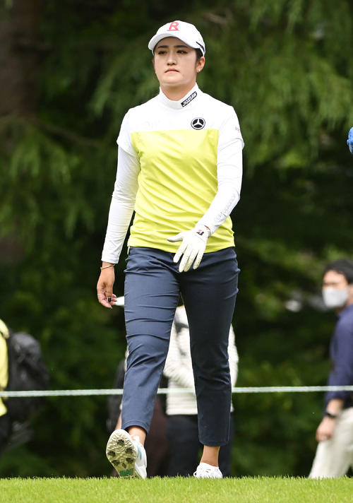 3番、ラウンドする稲見（撮影・滝沢徹郎）