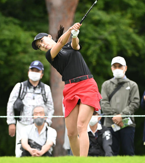 3番、ティーショットを放つユン・チェヨン（撮影・滝沢徹郎）