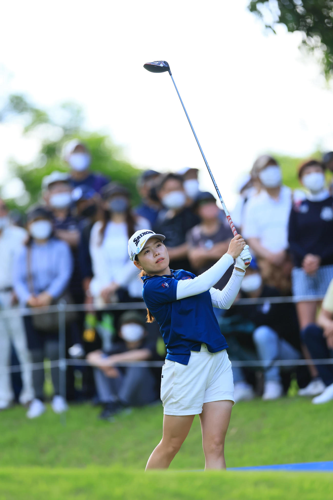 10番、ティーショットを放つ勝（撮影・垰建太）