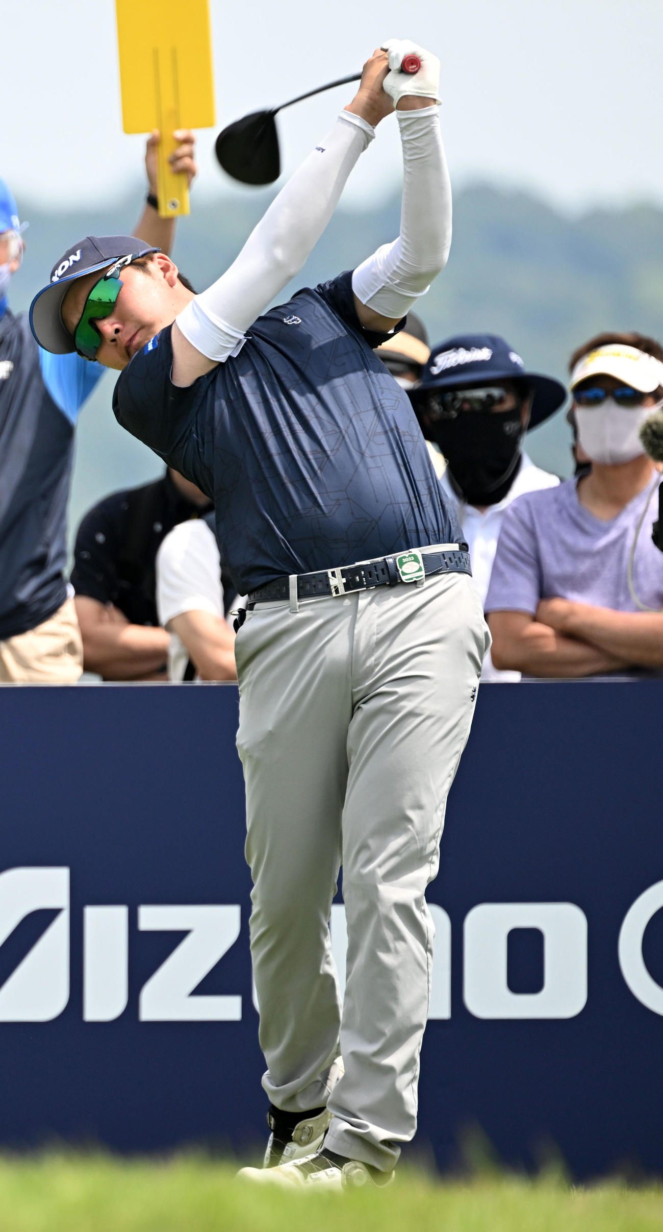 17番、ティーショットを放つ木村（撮影・前岡正明）