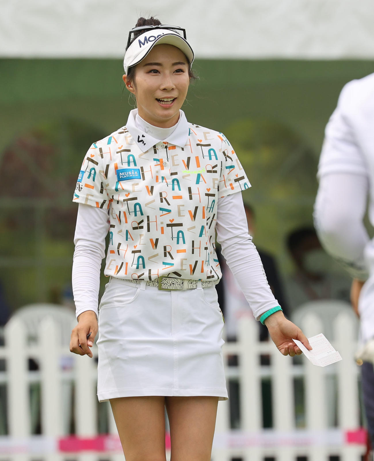 下部ツアー自己ベストスコア64で初の首位発進を決めた篠崎愛（撮影・渦原淳）