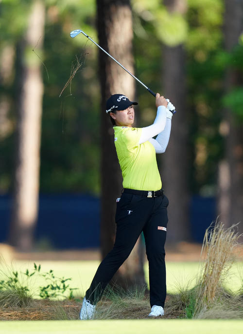 1番、2打目を放つ笹生（撮影・江口和貴）