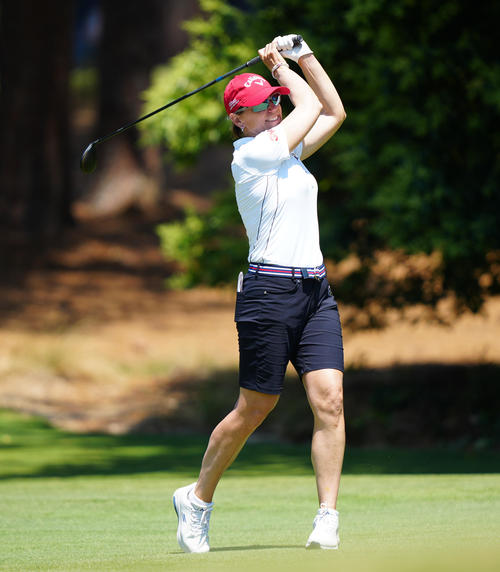 1番、2打目を放つソレンスタム（撮影・江口和貴）