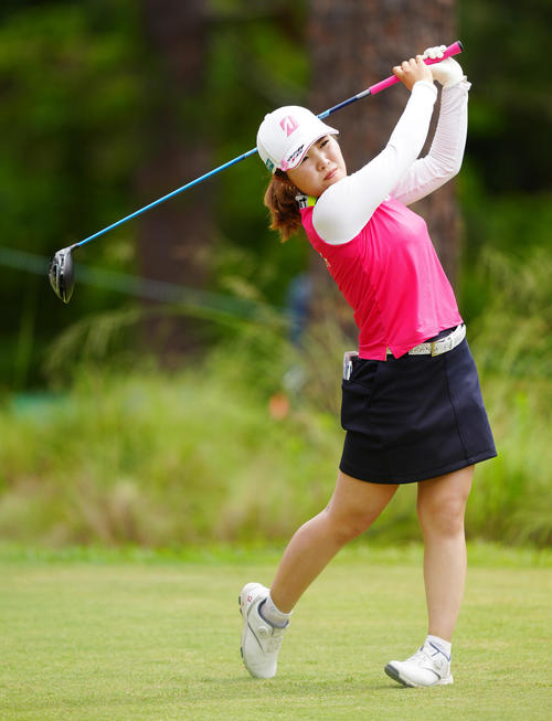 7番、ティーショットを放つ古江（撮影・江口和貴）