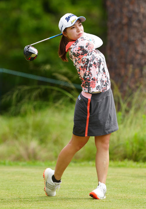 7番、ティーショットを放つ早川（撮影・江口和貴）