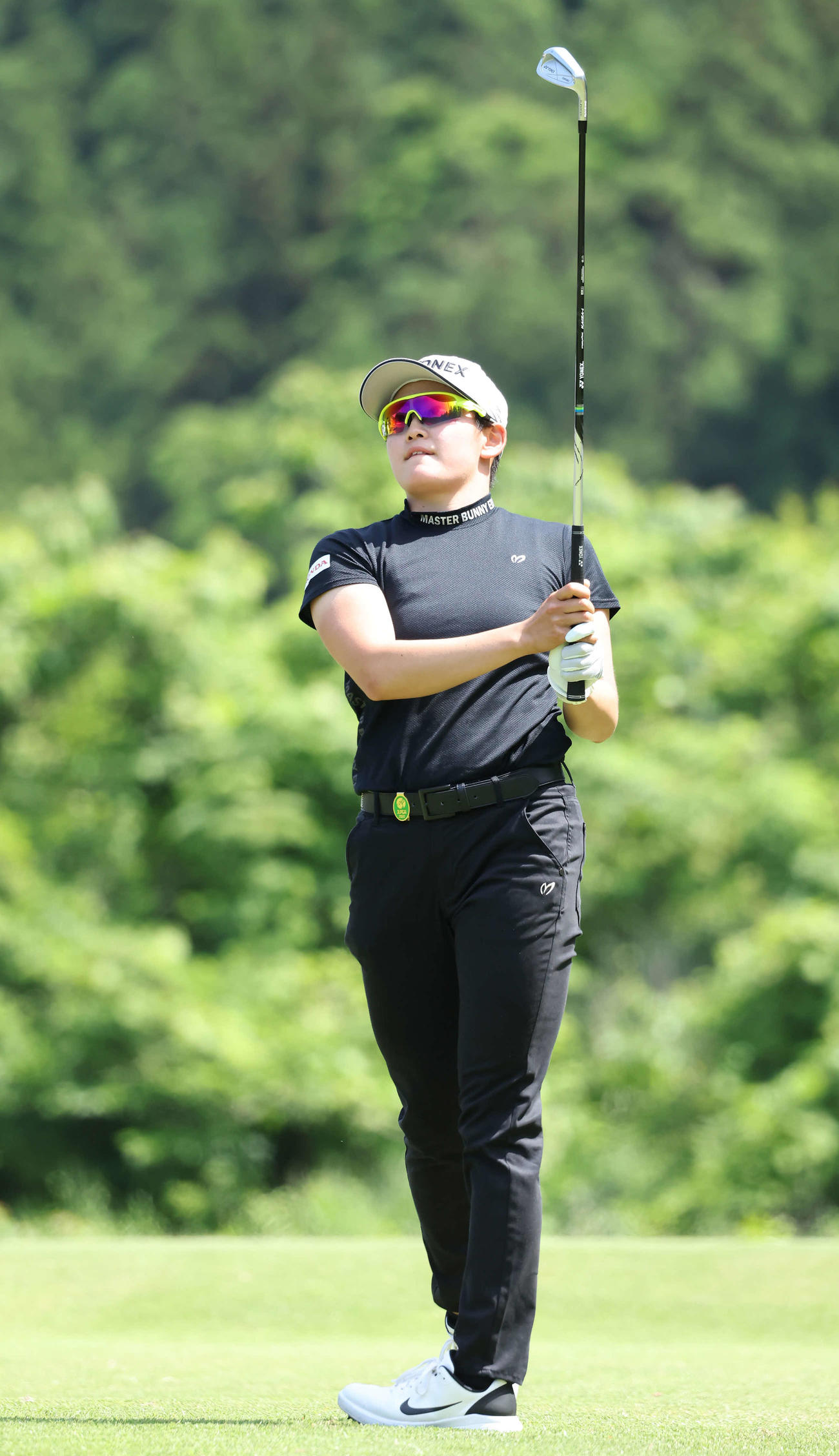 3番ショート、ティーショットを放つ岩井明（撮影・丹羽敏通）