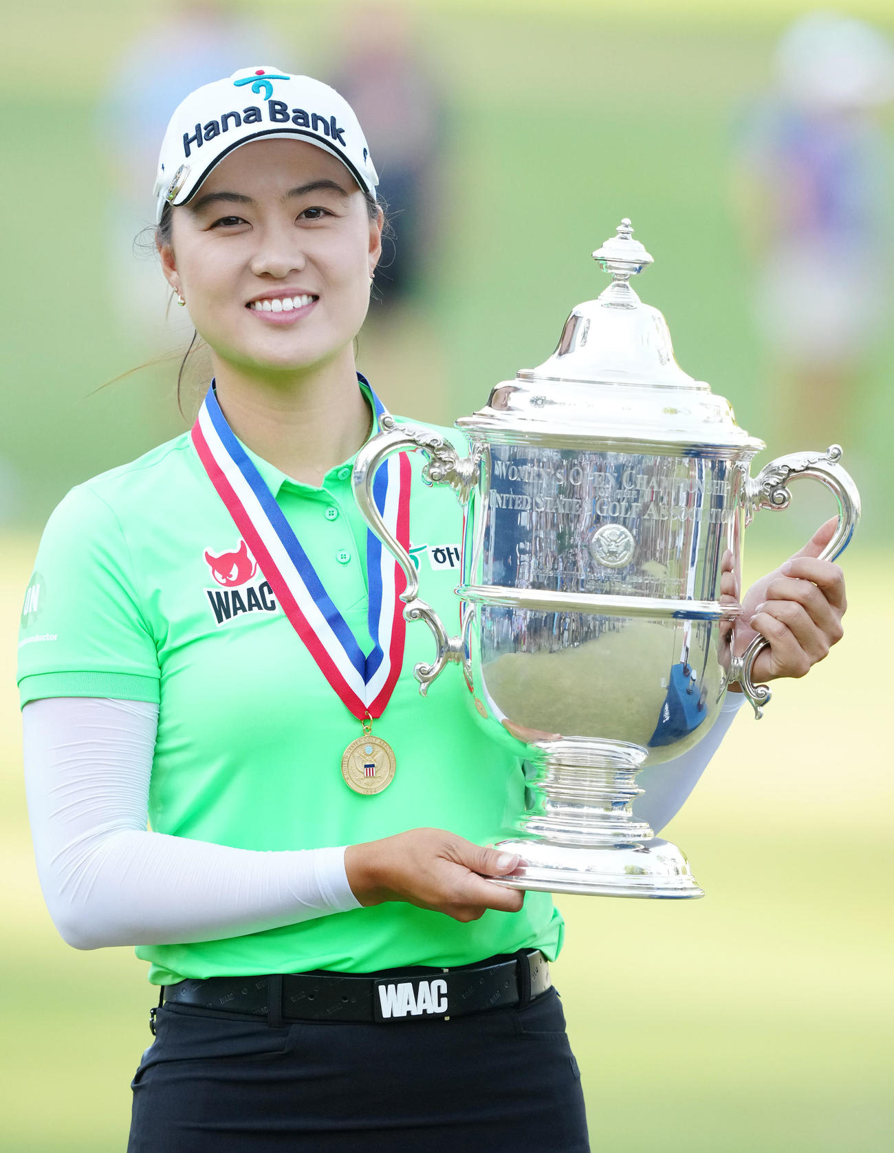 全米女子オープンを制し、優勝トロフィーを手にするミンジ・リー（撮影・江口和貴）
