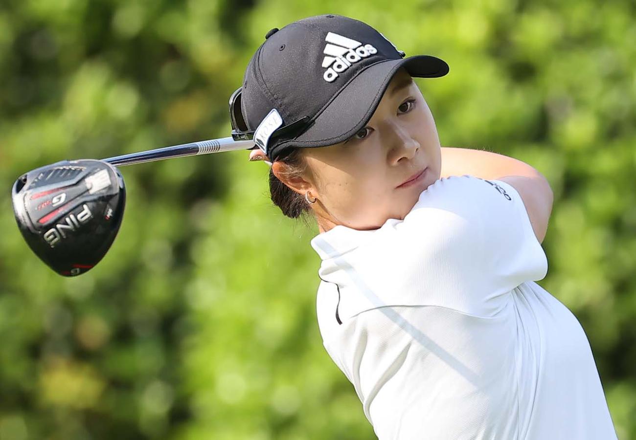10番、ティーショットを放つ森田遥（撮影・上田博志）
