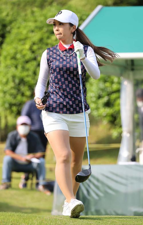 10番、第2打地点へ向かう菊地絵理香（撮影・上田博志）