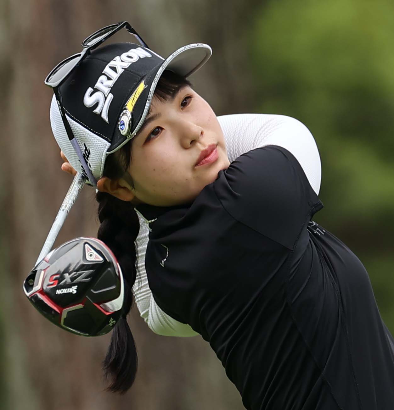 2番、ティーショットを放つ尾関彩美悠（撮影・上田博志）