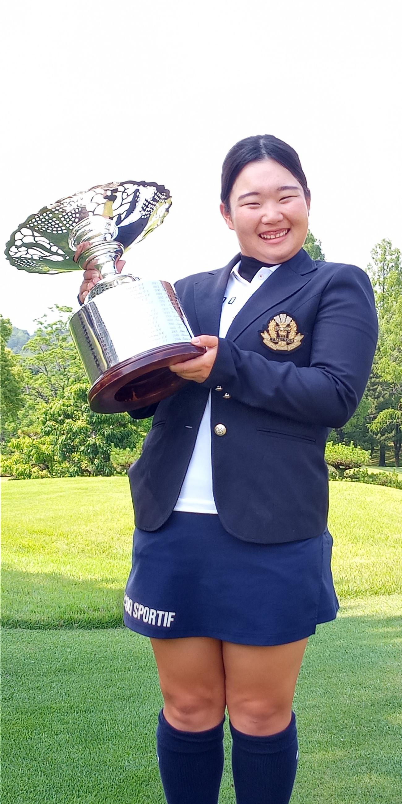 完全優勝を飾った寺岡沙弥香（撮影・加藤裕一）