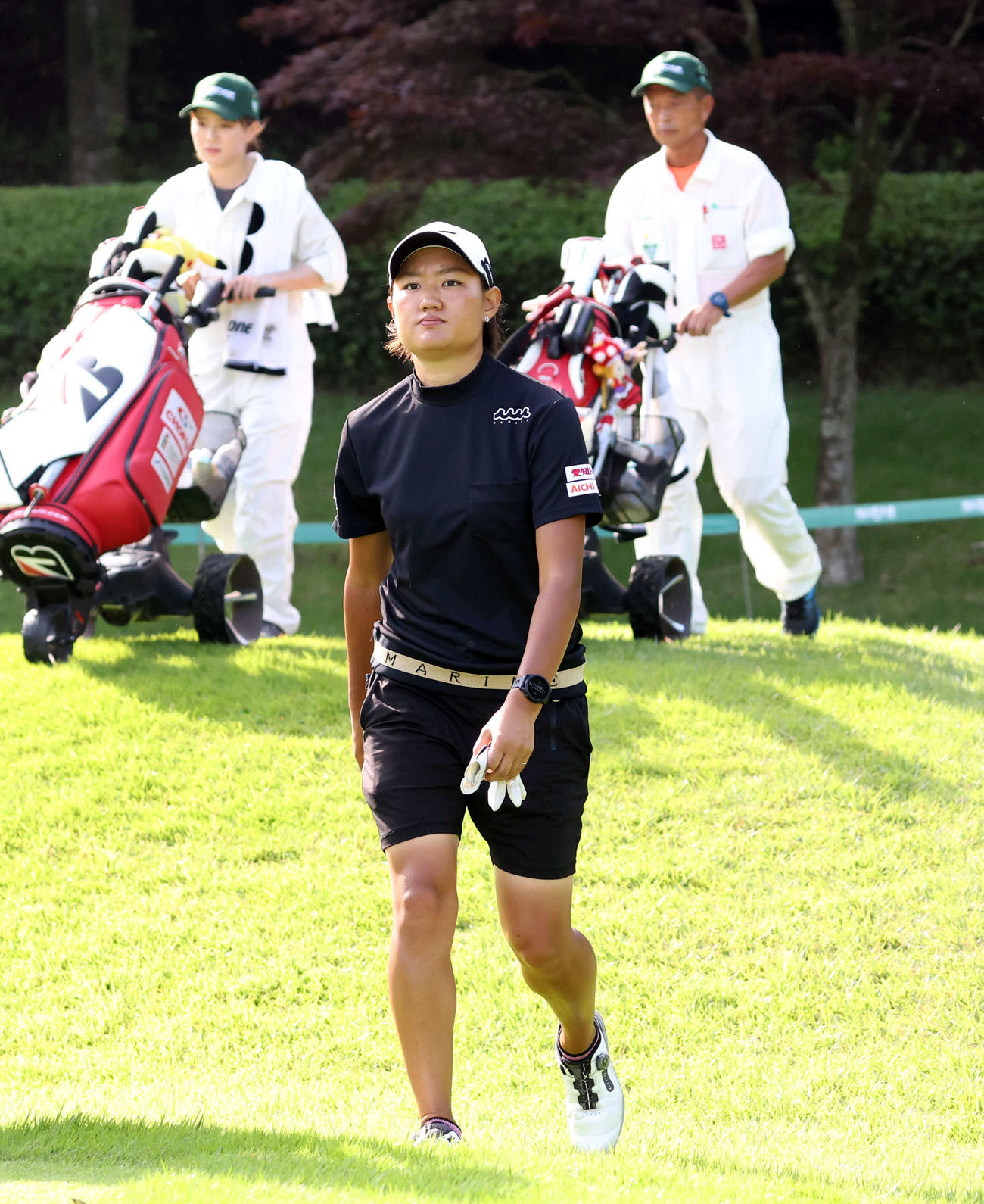 2番、ティーショットを放ち歩き出す野沢（撮影・浅見桂子）