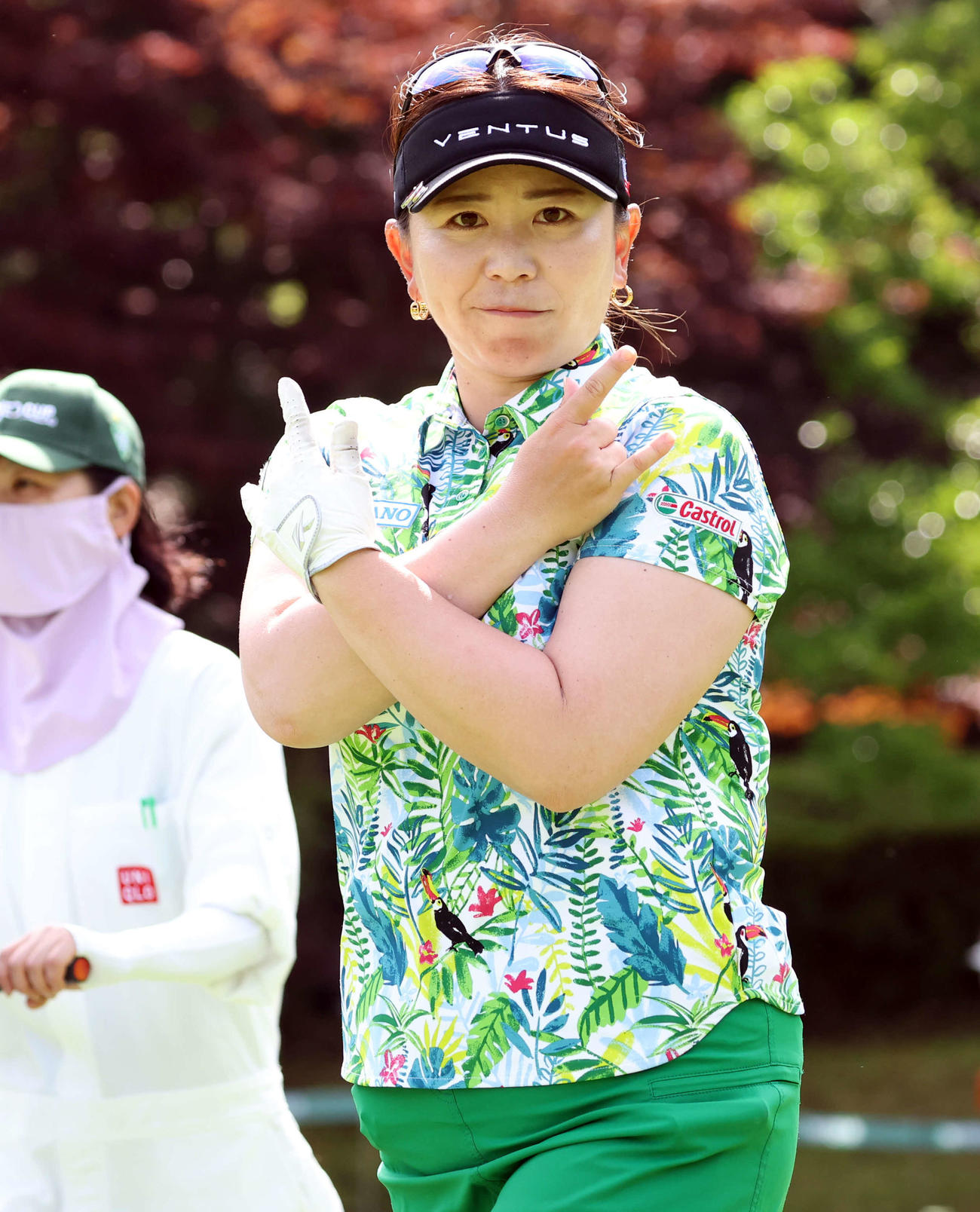 2番、ティーショット後、ポーズを決める吉田（撮影・浅見桂子）