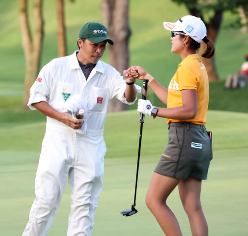 ブチ切れキャディー交代騒動の大西葵 何もお答えできません と口閉ざす ぎりぎり予選突破 国内女子ゴルフ写真ニュース 日刊スポーツ