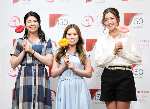 稲見萌寧 原英莉花 イ ボミらが華やかなドレス姿で登場 資生堂レディース前夜祭写真特集 ゴルフライブ速報写真ニュース 日刊スポーツ