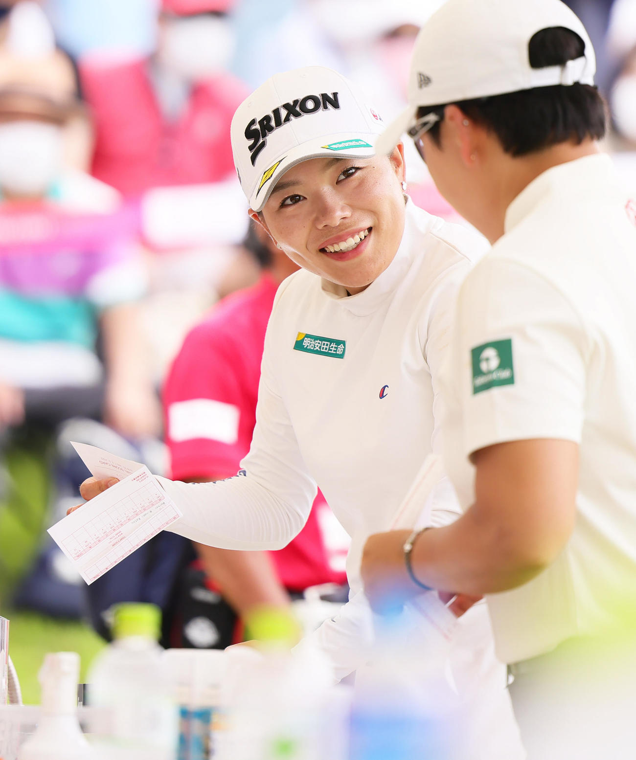ラウンド前、笑顔を見せる勝（撮影・足立雅史）
