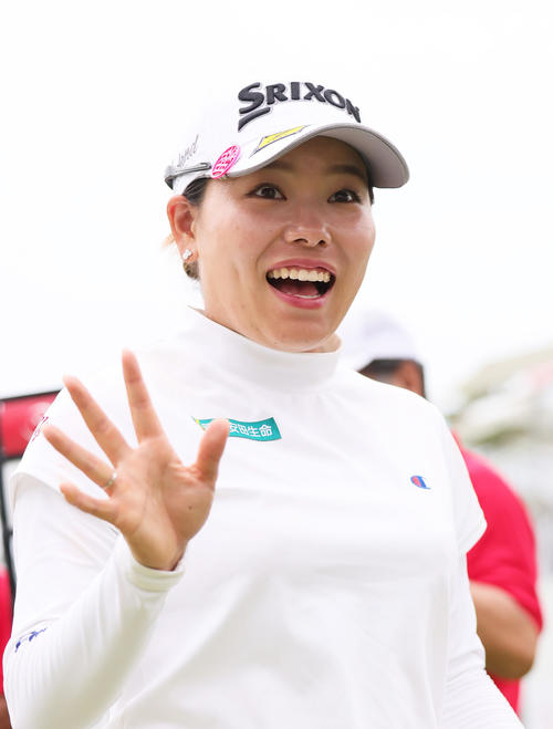 通算11アンダーで大会を終え笑顔を見せる勝（撮影・足立雅史）