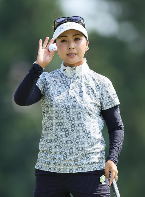 青木瀬令奈首位浮上 ティーの位置２センチ下げる大胆な作戦 ざんげノート に書いたｖへの道筋 国内女子ゴルフ写真ニュース 日刊スポーツ