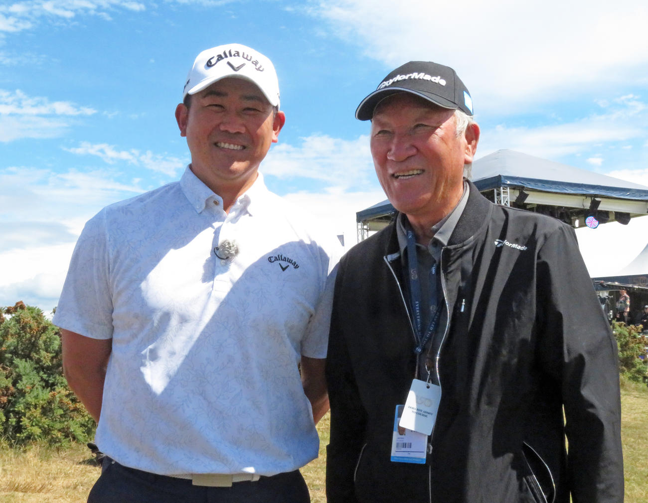 それぞれテレビの取材で、ゴルフの聖地・セントアンドルーズを訪れた左から松坂大輔氏とJGTO青木功会長（撮影・近藤由美子）