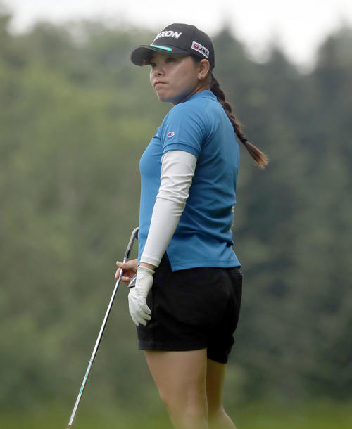 3番、ティーショットを放ち打球を見つめる勝(撮影・佐藤翔太)