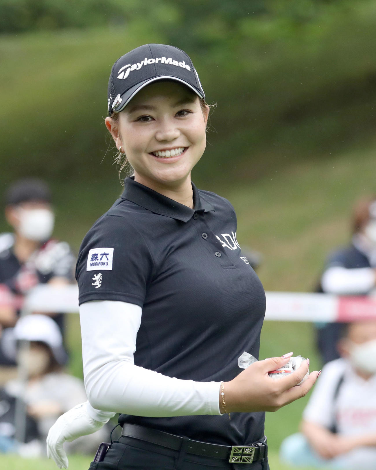 1番、笑顔を見せる山路（撮影・佐藤翔太）