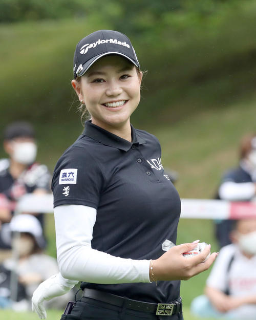 1番、笑顔を見せる山路(撮影・佐藤翔太)