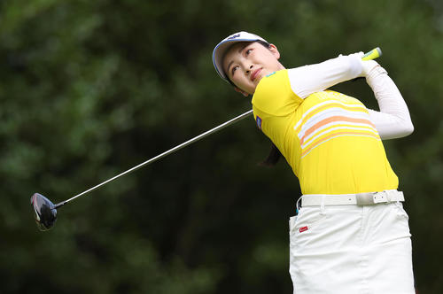 2番、ティーショットを放つ小祝さくら（撮影・前田充）