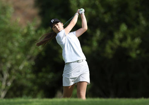 2番、ティーショットを放つ菊地（撮影・前田充）