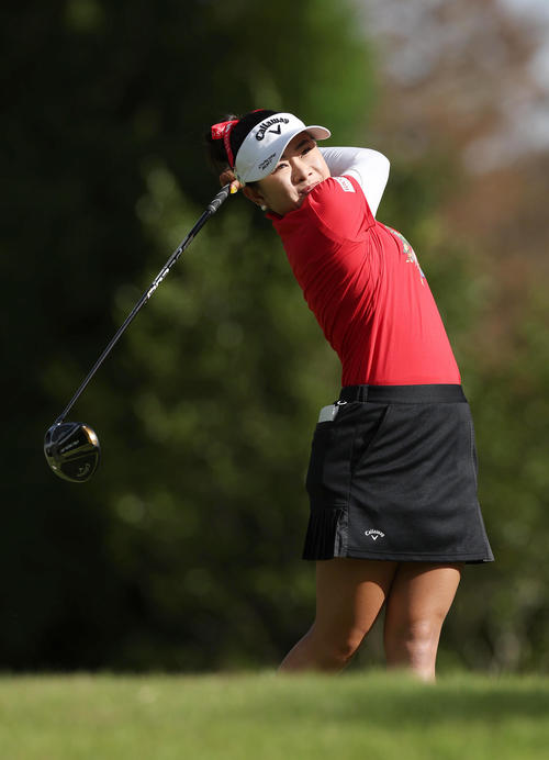 2番、ティーショットを放つ河本（撮影・前田充）