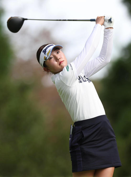 2番、ティーショットを放つ岸部（撮影・前田充）