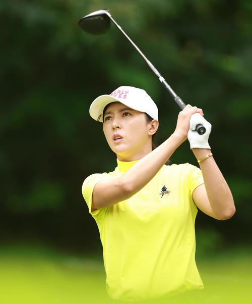 6番、ティーショットを放つユン・チェヨン（撮影・垰建太）