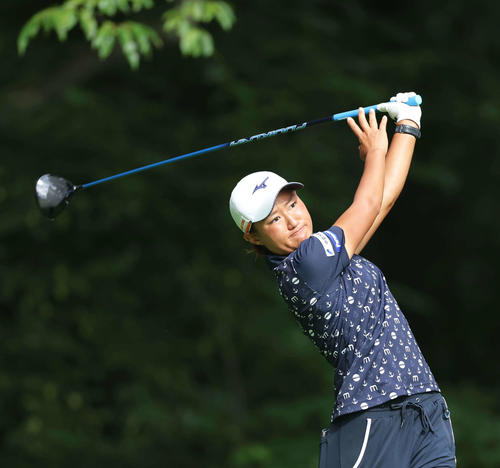 2番、ティーショットを放つ野沢（撮影・河田真司）