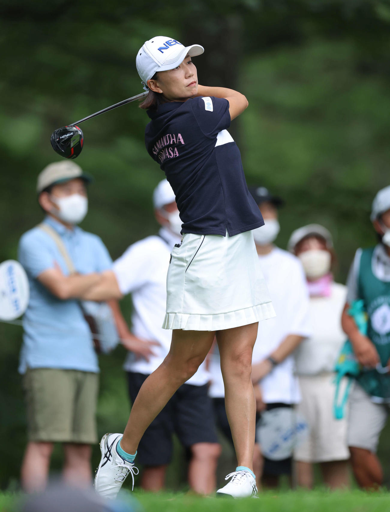 2番、ティーショットを放つ原江（撮影・河田真司）