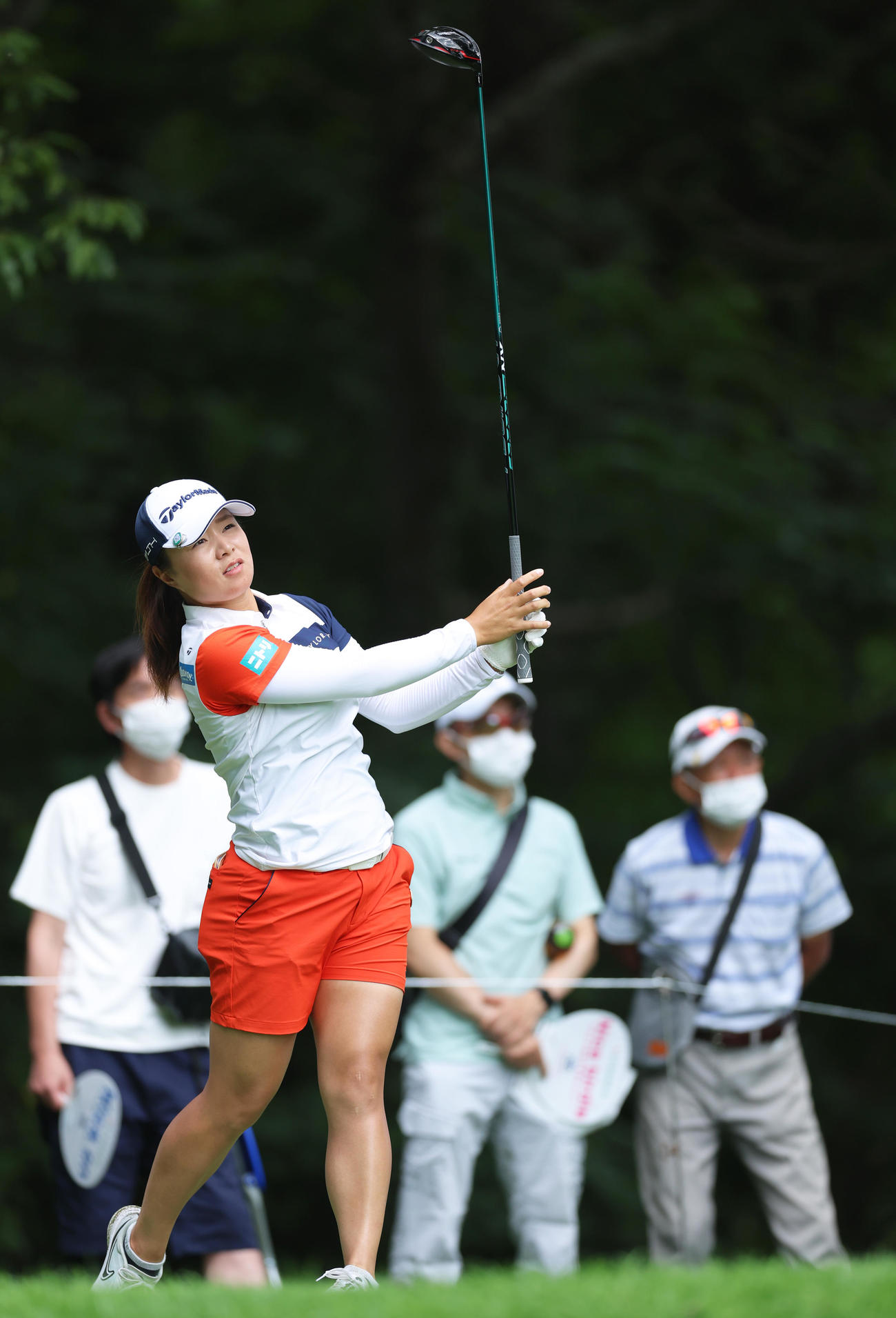 2番、ティーショットを放つ永峰（撮影・河田真司）