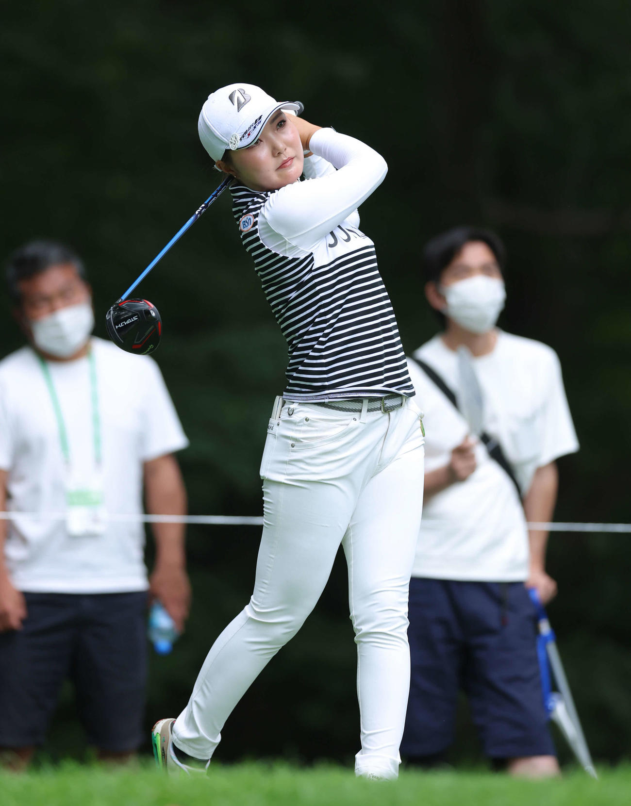 2番、ティーショットを放つ高橋（撮影・河田真司）