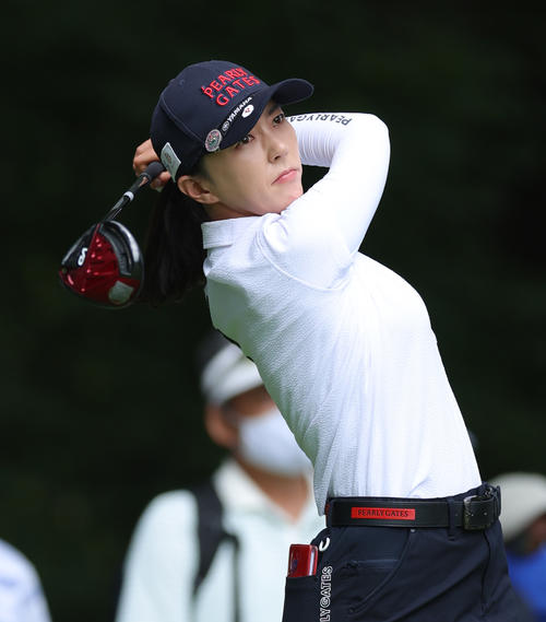 2番、ティーショットを放つユン・チェヨン（撮影・河田真司）